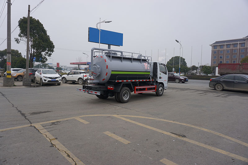 中潔牌XZL5070GXW6型東風(fēng)五方吸污車(chē)