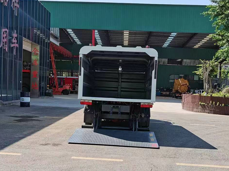 中潔牌XZL5080XTYBEV型純電動(dòng)密閉式桶裝垃圾車(chē)