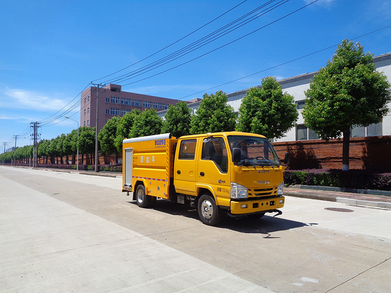 XZL5072GSS6型灑水車