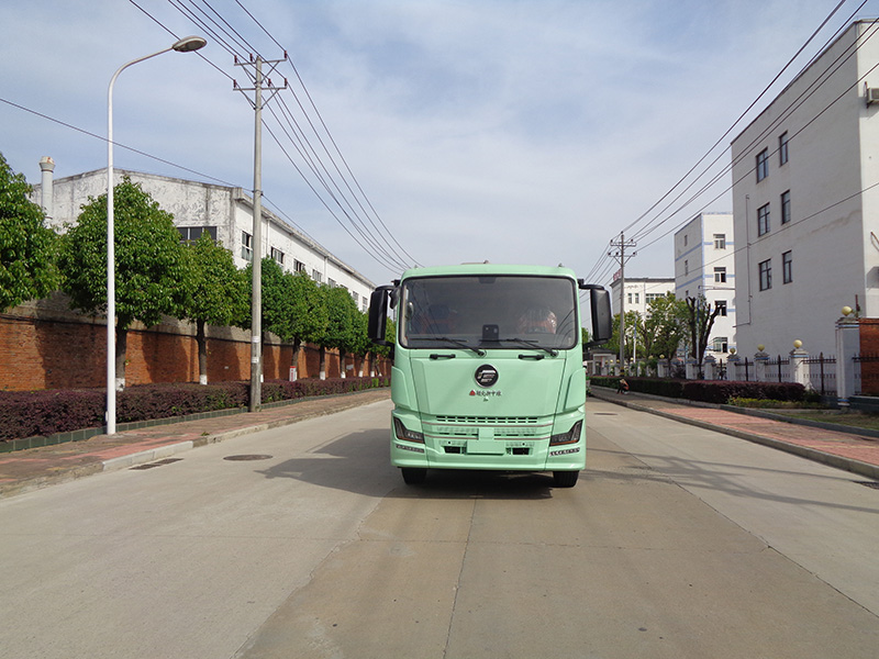 XZL5183GXWBEV型純電動吸污車