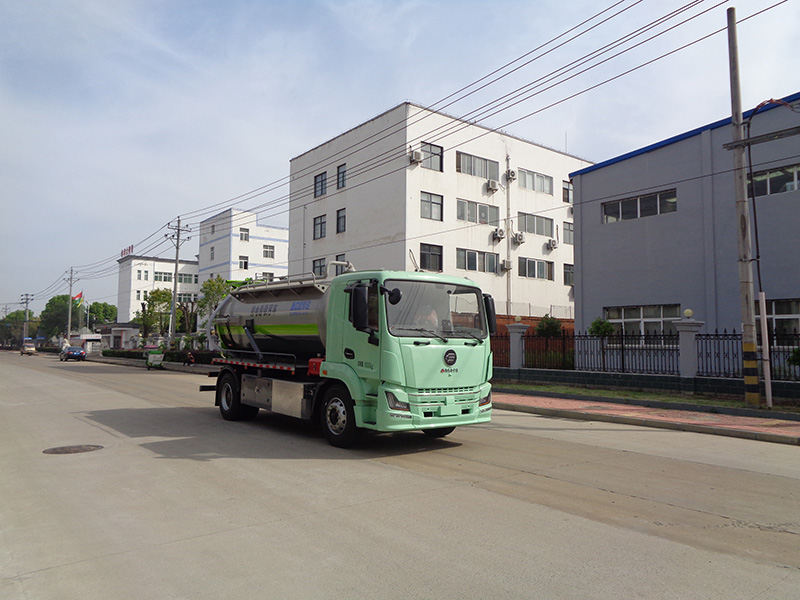 XZL5183GXWBEV型純電動吸污車